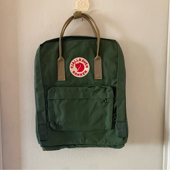 Fjallraven Bags Fjallraven Kanken Green Backpack With Lighter Green